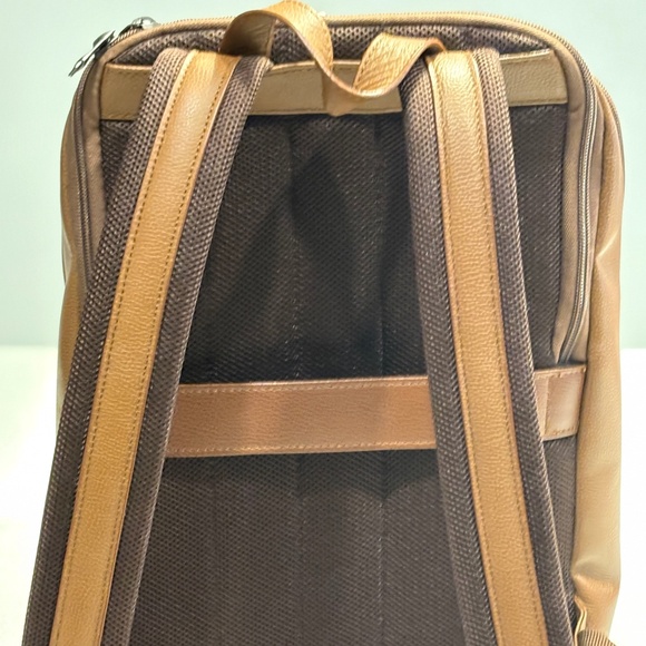 Samsonite Slim Tan Leather Backpack - Picture 4 of 9